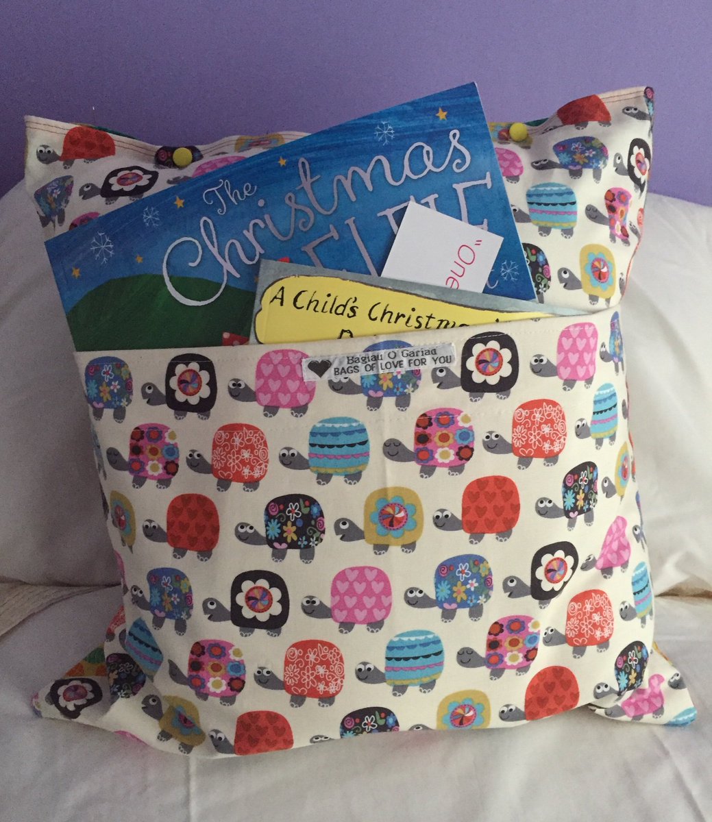BGariad's tweet photo. https://t.co/uEasEQZ6Gh
Made this cute cushion book pillow today. It’s actually a Christmas gift for my friends little boy I’ll put books in it off course 
#christmasgift #madewithlove #plasticfree #reuse #recycle #washablecover #bedtimecuddles #storytime https://t.co/hYJ27YNO8P