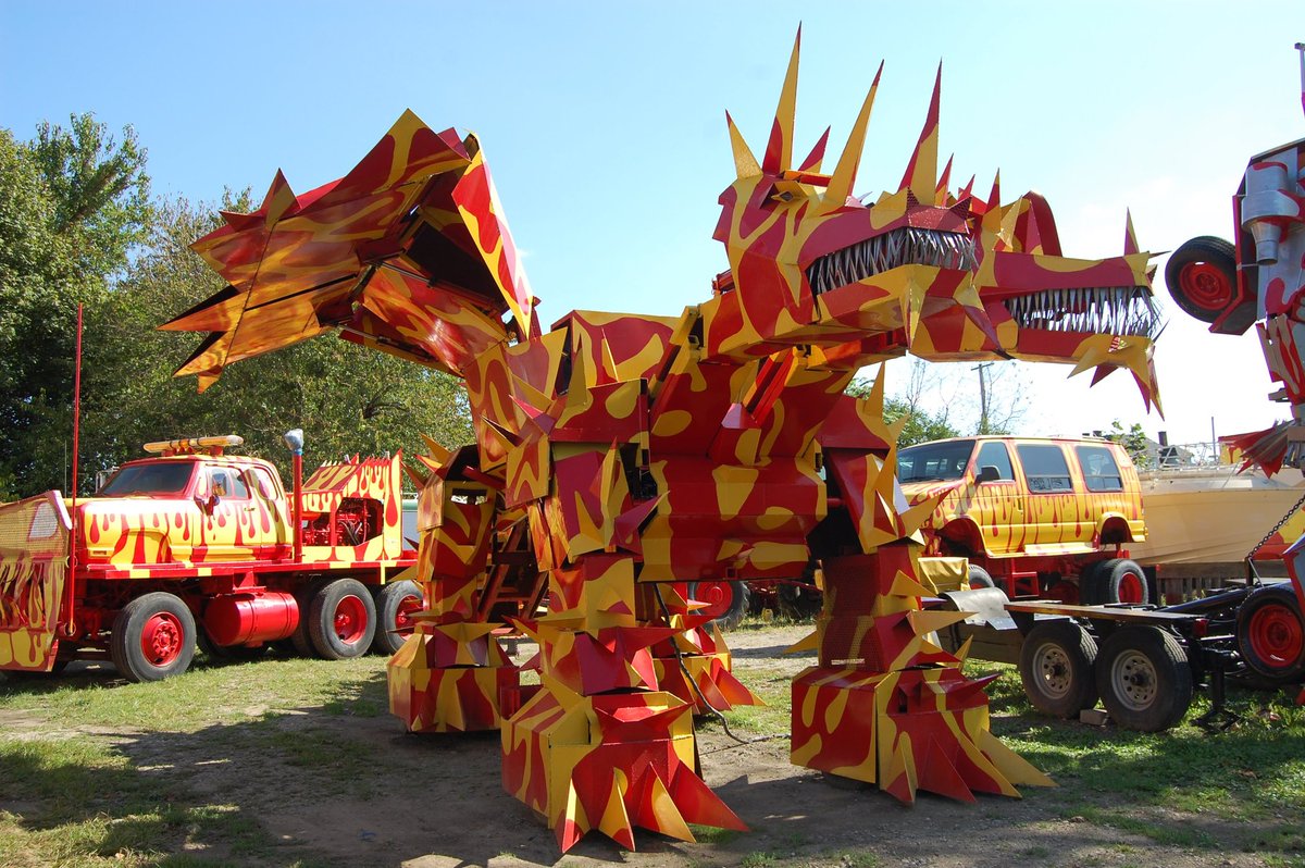 GreaterCircle's tweet photo. #TBT

Our Greater Circle Living Marketing Manager spent a great afternoon in the Fairfax neighborhood and stumbled across Tim Willis' Monster Trucks!

Mr. Willis is a self-taught engineer who creates giant Transformer-like robots, monster vehicles in Fairfax!

#LiveNearWork https://t.co/piKWDTTzil