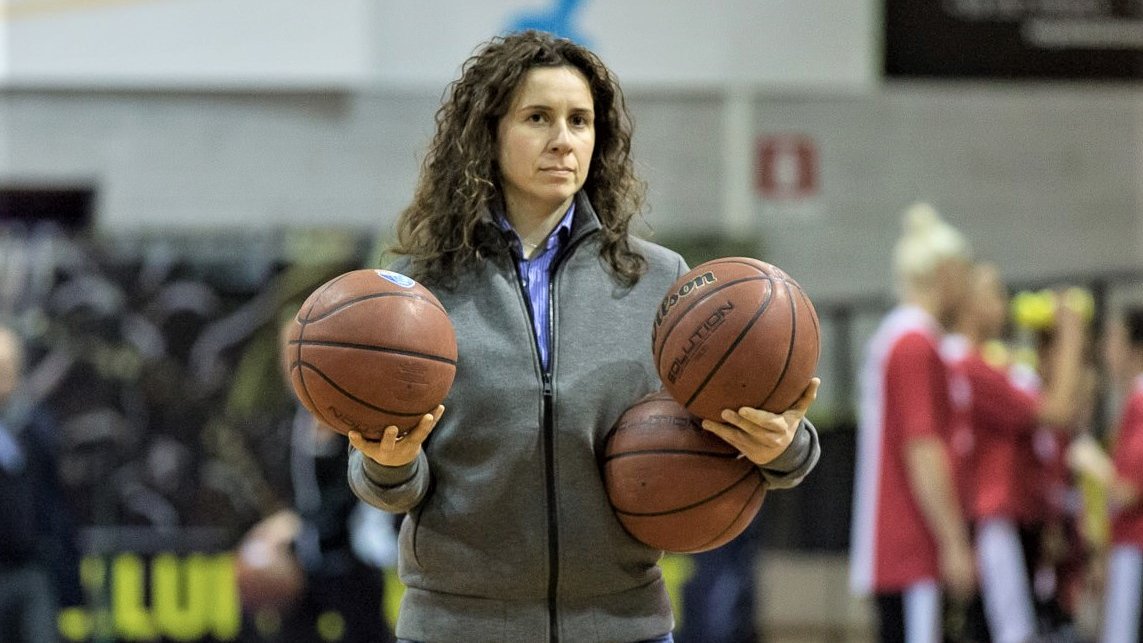 OverWSports's tweet image. Happy to welcome Coach Francesca Di Chiara to our extended OverW Sports family!
Francesca is currently the first Assistant Coach of @lupebasket Fila San Martino with whom she reached the semifinals for the Italian @legabasketfem title last season.
Welcome Francesca !!!