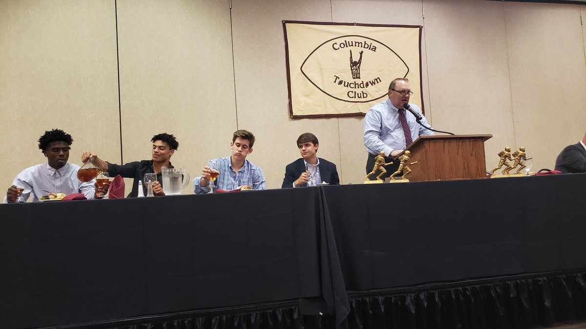 ACFloraFootball's tweet image. Proud to be at the Touchdown Club today as they honored @wisesegars for his performance against Chapin! #BiggerThingsToCome #takeFlight19