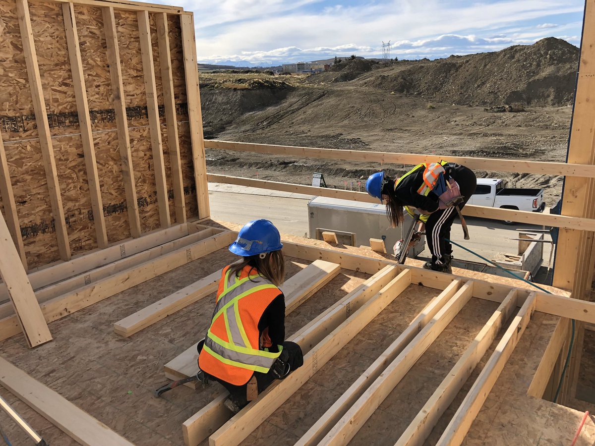 buildfutures2's tweet photo. On to the second story! The framing continues and our students become more efficient at the skills that come with it! #bringonthestories #westwall @rvsed @KingsmithHomes @rvsclc_rvso @BVHS_Bobcats @cochrane_high @CochraneEagle @CochraneTimes https://t.co/TzCmi6veUX