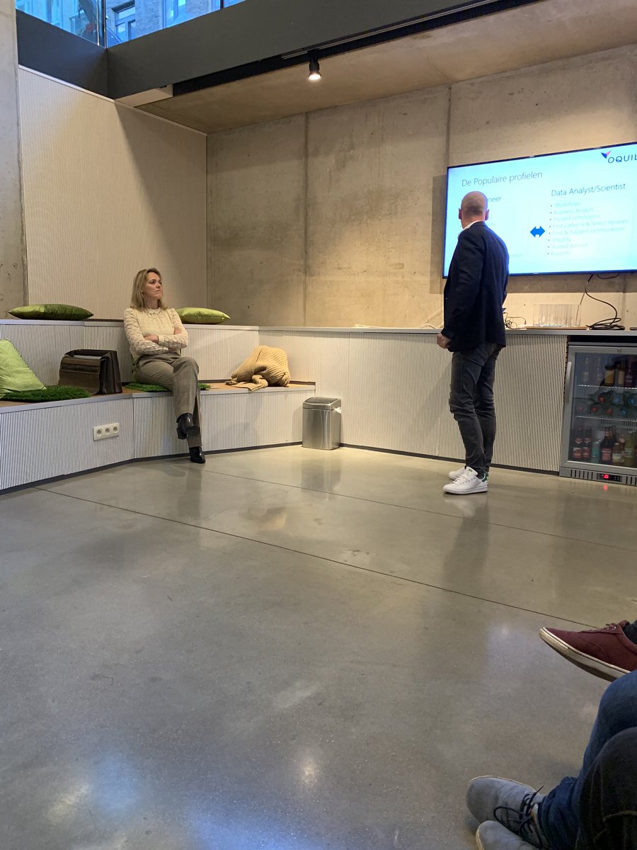 VerwimpRuben's tweet photo. Oquila, een dochterbedrijf van Orbid gaf een lezing over wat hun bedrijf doet in de IOT sector. Het helpen van Belgische bedrijven! Daarna nog een korte sessie over data verwerking!#thomasmore #orbid #oquila #iot #itfactory https://t.co/6cP0ZYbHEC
