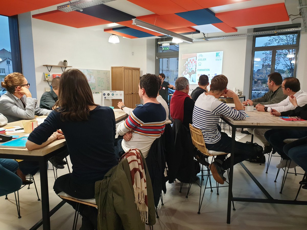AccessCodeOFP's tweet photo. Ça se passe ce soir à @LInkub_Nevers : atelier de co-création pour découvrir les bases du #DesignThinking de manière active et collaborative ! Des apprenants de l'#ACSNevers participent à l'évènement co-organisé par le @villageCANevers et @Klap_io ! #InnoInNevers #innovation https://t.co/1xe6cN44Ox