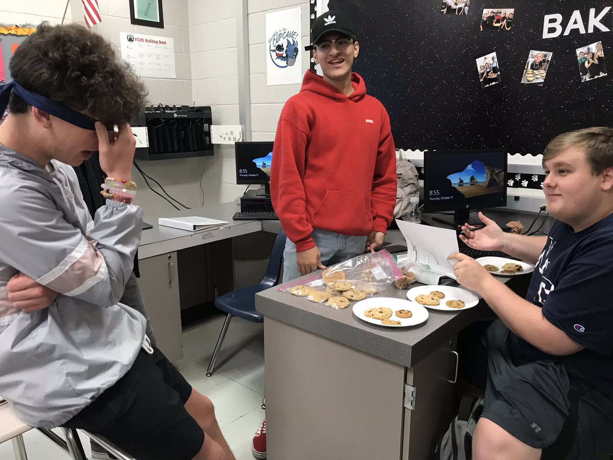 FCHS_FACS's tweet photo. Food Science applied their knowledge of sensory evaluation  to conduct taste tests with their focus groups. Focus groups were blindfolded to eliminate bias of the food products they tasted. #futurefoodscientists 👩‍🔬 👨‍🔬 https://t.co/hTFLUfREpa