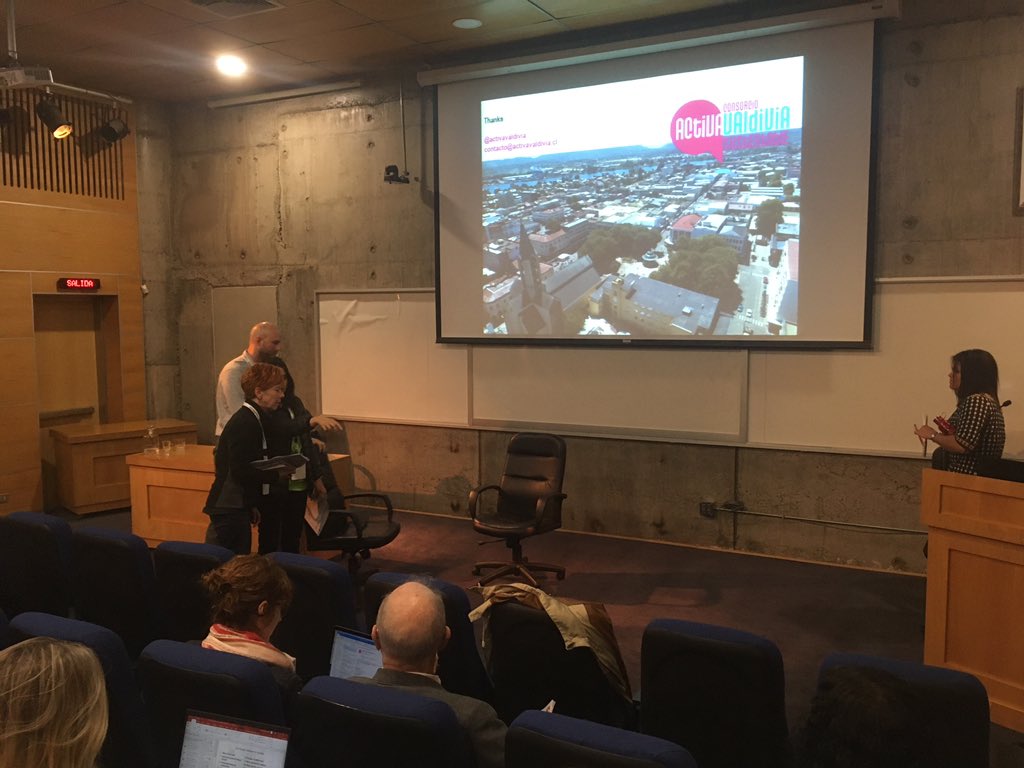 ActivaValdivia's tweet photo. Hoy estamos presentando las transformaciones colaborativa de @ActivaValdivia y #consorciovaldiviasustentable en conferencia internacional @Transform2019 #transformations2019 acciones reales y concretas hacia ciudades sostenibles! https://t.co/sDbpNiANcJ