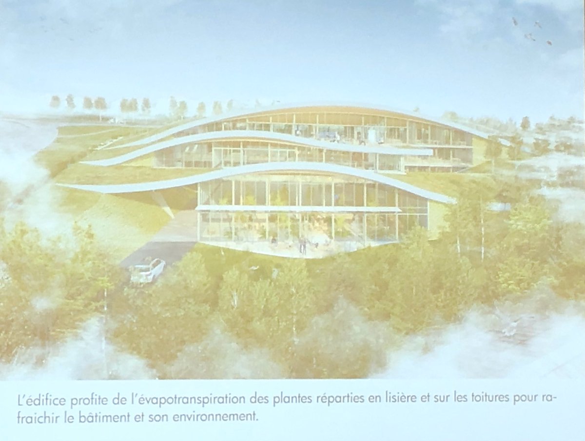 BlondBiarrote's tweet photo. Impressionnante présentation du bâtiment #Oceanstart par l’architecte Arotcharen ou comment défendre l’indéfendable, sport local à #Biarritz ? https://t.co/xZqLIPDWKh