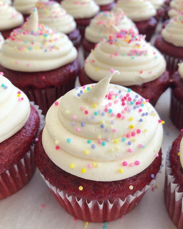 sugarcraftLA's tweet photo. Red velvet #cupcakes with cream cheese frosting!🧁❤️🍥🧁❤️🍥 https://t.co/GyJvsLlW6S https://t.co/wfg20SjIPd