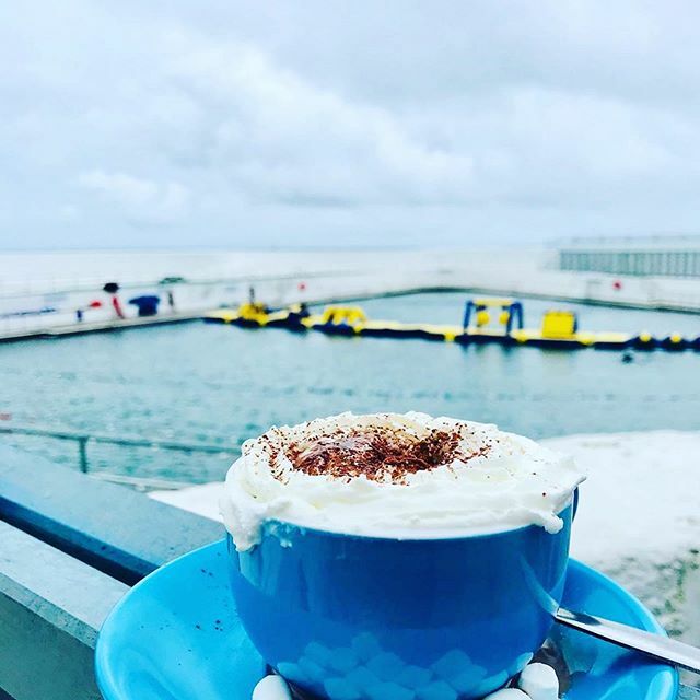 Repost @jubileepool with thanks.
🌊
Inflatable assault course, seas swims, hot chocolate and all day brunch @jubileepoolcafe! 👌What more could you want!?
🌊
The Jubilee Pool in Penzance is literally minutes away from our primely located holiday home Mo… ift.tt/2oS5vXX