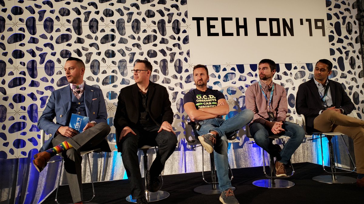 cmsmithco's tweet photo. Quite the pannel in the The NextGen Containers Platform talk at #QLTechCon19. @adrian_otto 's explanation of #ServiceMesh was foundational. Great start to the talk. #OpenStack #Kubernetes https://t.co/vzBRj93ZBV