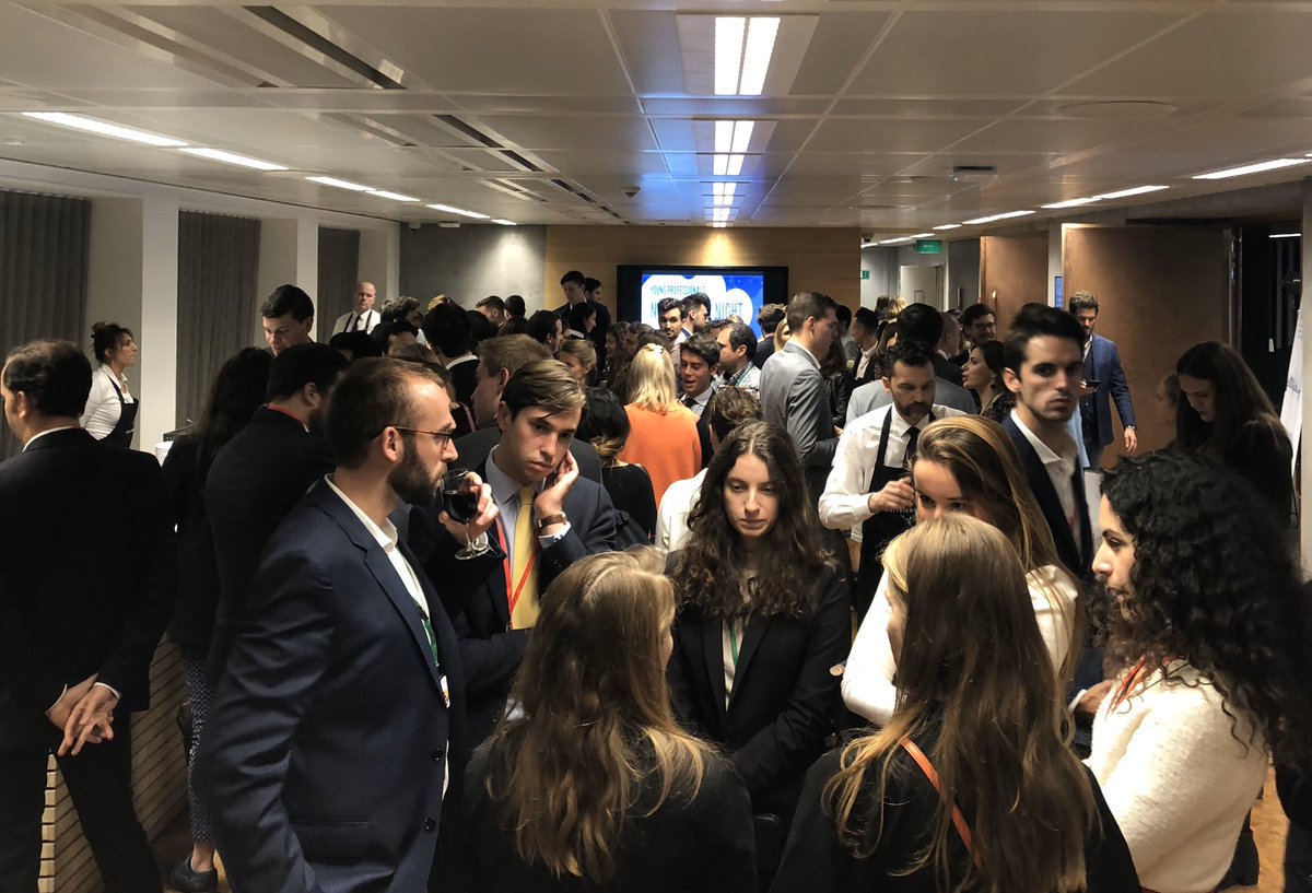 AmChamBE's tweet photo. Let the networking begin at our 6️⃣th #YPNN!

120 young professionals from 10 Chambers of Commerce mix &amp; mingling after an inspiring keynote by @philippegosseye💡”Learn, unlearn, relearn.”

🙏🏼 Our thanks to @MicrosoftEU for hosting and the tech demos! #Brussels #AmChamYPC https://t.co/MtRnulI59o
