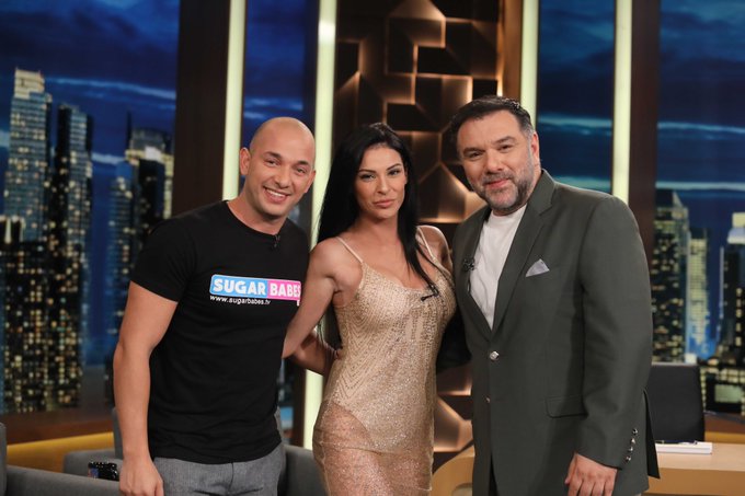 &Alpha;&pi;&omicron;&psi;&epsilon; 23:45 &mu;&omicron;&nu;&omicron; &sigma;&tau;&omicron; #The2NightShow @ANT1TV  #ant1tv #Sugarbabestv #CASTING https://t.co/Rpj8olTb3o<a href="/tag/the2nightshow"class="tags">#The2NightShow</a><a class="tags" target="_blank" title="On Twitter" href="/?out=eyJ0eXAiOiJKV1QiLCJhbGciOiJIUzUxMiJ9.eyJpYXQiOjE3MjEzODE0MDksImlzcyI6InR3cG9ybnN0YXJzLmNvbSIsIm5iZiI6MTcyMTM4MTQwOSwiZXhwIjoxNzUyOTE3NDA5LCJyZWRpcmVjdF91cmwiOiJodHRwczovL3R3aXR0ZXIuY29tL0FOVDFUViJ9.-aTE452ReR4CFSsi8DKQY0Xa0VGiEnlmUFpg5wsw5eeIlxq_rdBl43cgkk5Oc3ta35JfHwV2vd5SPDfIvWatQg">@ANT1TV</a><a href="/tag/ant1tv"class="tags">#ant1tv</a><a href="/tag/casting"class="tags"><span>#casting</span></a><a href="/tag/sugarbabestv"class="tags"><span>#sugarbabestv</span></a>