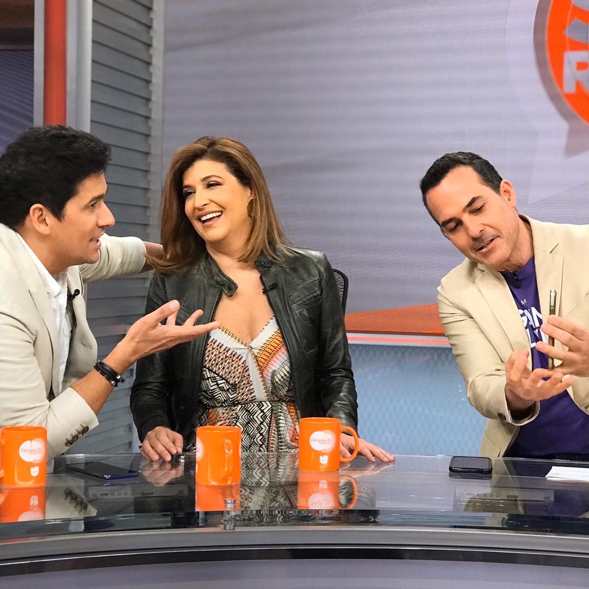 RafaAraneda's tweet photo. Hoy en #SinRollos @despiertamerica @Univision 📺 https://t.co/szVXGn6PYU