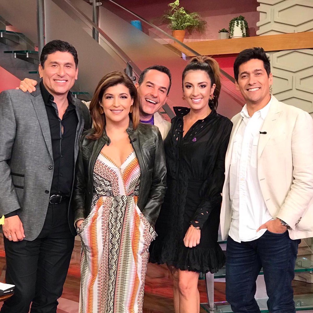 RafaAraneda's tweet photo. Hoy en #SinRollos @despiertamerica @Univision 📺 https://t.co/szVXGn6PYU