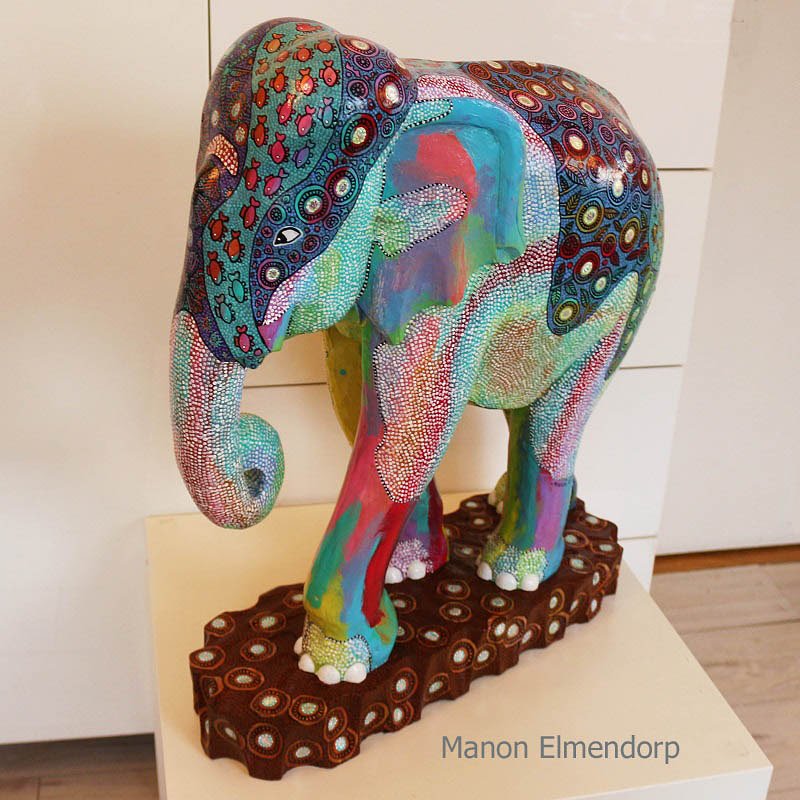 Handpainted wooden sculpture 'Gaia' (sold) the body of the elephant represents our earth 🐘💙🌍 #elephant #art #kunst #olifant #schiedam #ArtistOnTwitter #Artist #internationalart #SavethePlanet #artcollector #myart #artwork