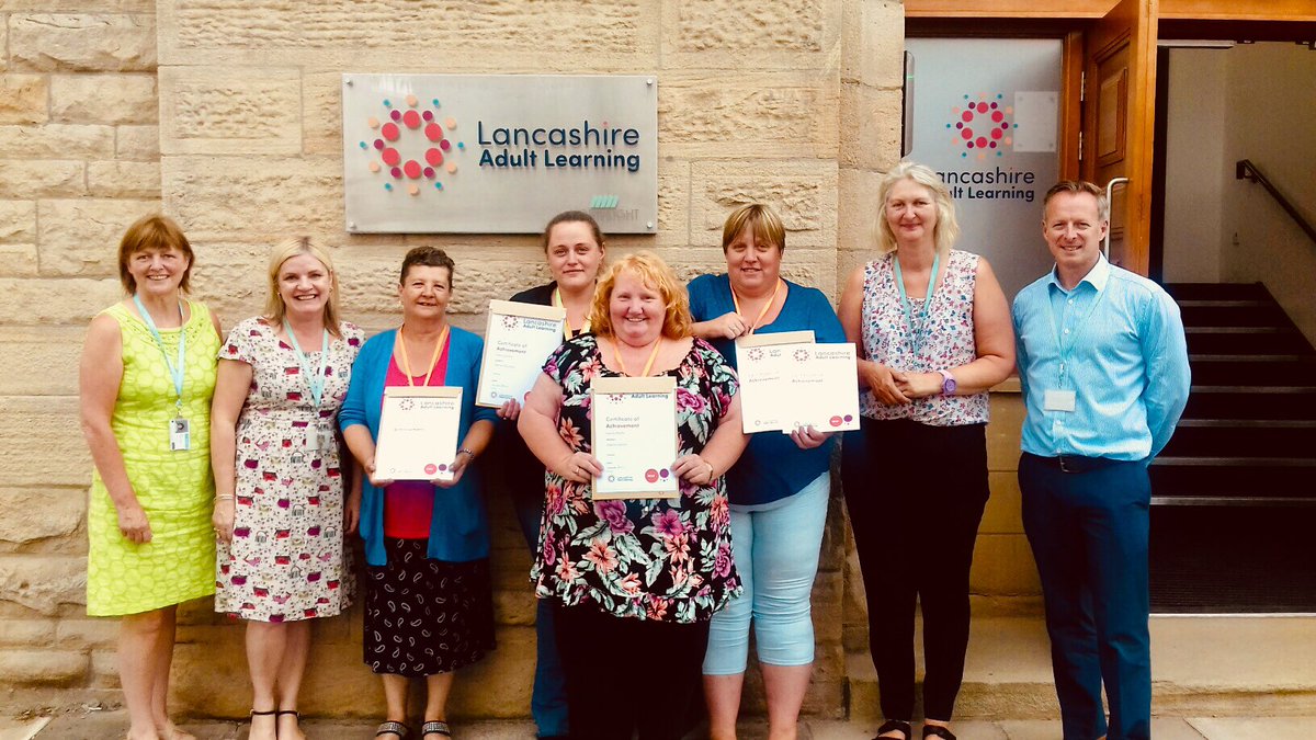 nicolahall332's tweet image. #ThrowbackThursday @LancsLearning supporting parents from @LordStPrimary to gain FS in English &amp;amp; Math 🚀🥳#FamilyLearning #upskillingLancashire #LoveOurColleges @AoC_info @AoCNorthWest @SusanPember @alisonrushton @KTFamLearning @CathHarcula @andcow1970 @LancsSkillsHub