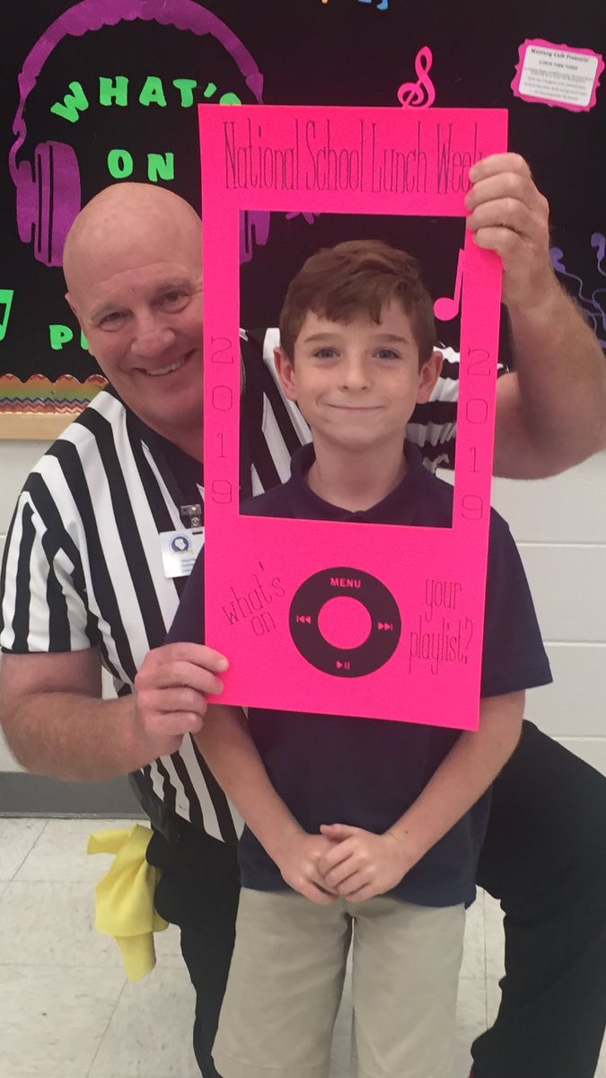 Lunchroom referee making new friends at North Live Oak Ele !!! ⁦<a href="/LppsSfs/">LPPS SFS</a>⁩ ⁦<a href="/Livingston_PPS/">LivingstonPPS</a>⁩ ⁦<a href="/JoeMurphylpsb/">Joe Murphy</a>⁩ ⁦<a href="/PurvisJody/">Jody Purvis</a>⁩ ⁦@NLOEMustangs⁩ #NSLW19
