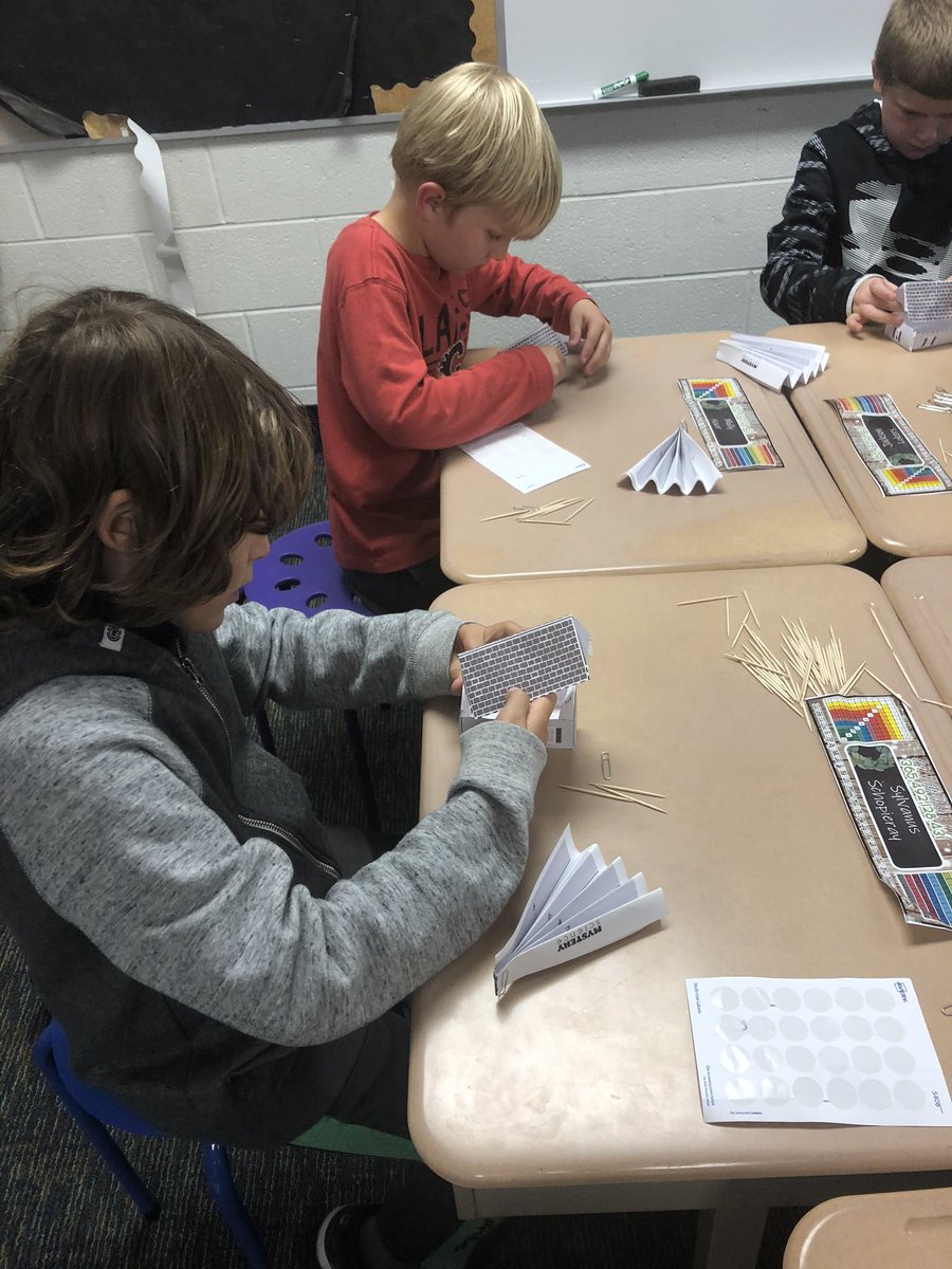 south_3rd's tweet photo. 3rd graders try to design a house that can withstand a windstorm! https://t.co/ieJpTyqb6R