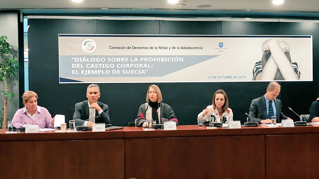 SIPINNA_MX's tweet photo. Annika Thunborg, Embajadora de Suecia en México, señala que está demostrado que el castigo corporal es dañino para niñas, niños y adolescentes no solo físicamente, sino también mentalmente, ya que reduce su desarrollo cognitivo. #NeverViolence 🇲🇽🇸🇪 https://t.co/d22TiO6SxY