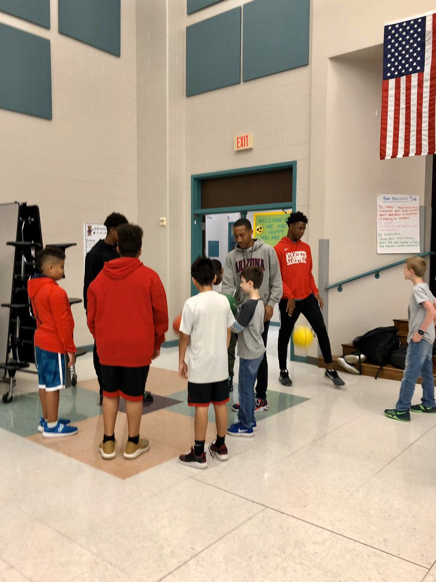 AHS and MBE teaming Up Together, we love our Eagle Basketball Players! <a href="/AHS_Eagle_Bball/">AtascocitaBasketball</a>#HumbleISD_MBE#mbebears2020#mbeisfamily#BeThrLight#TeamTogether