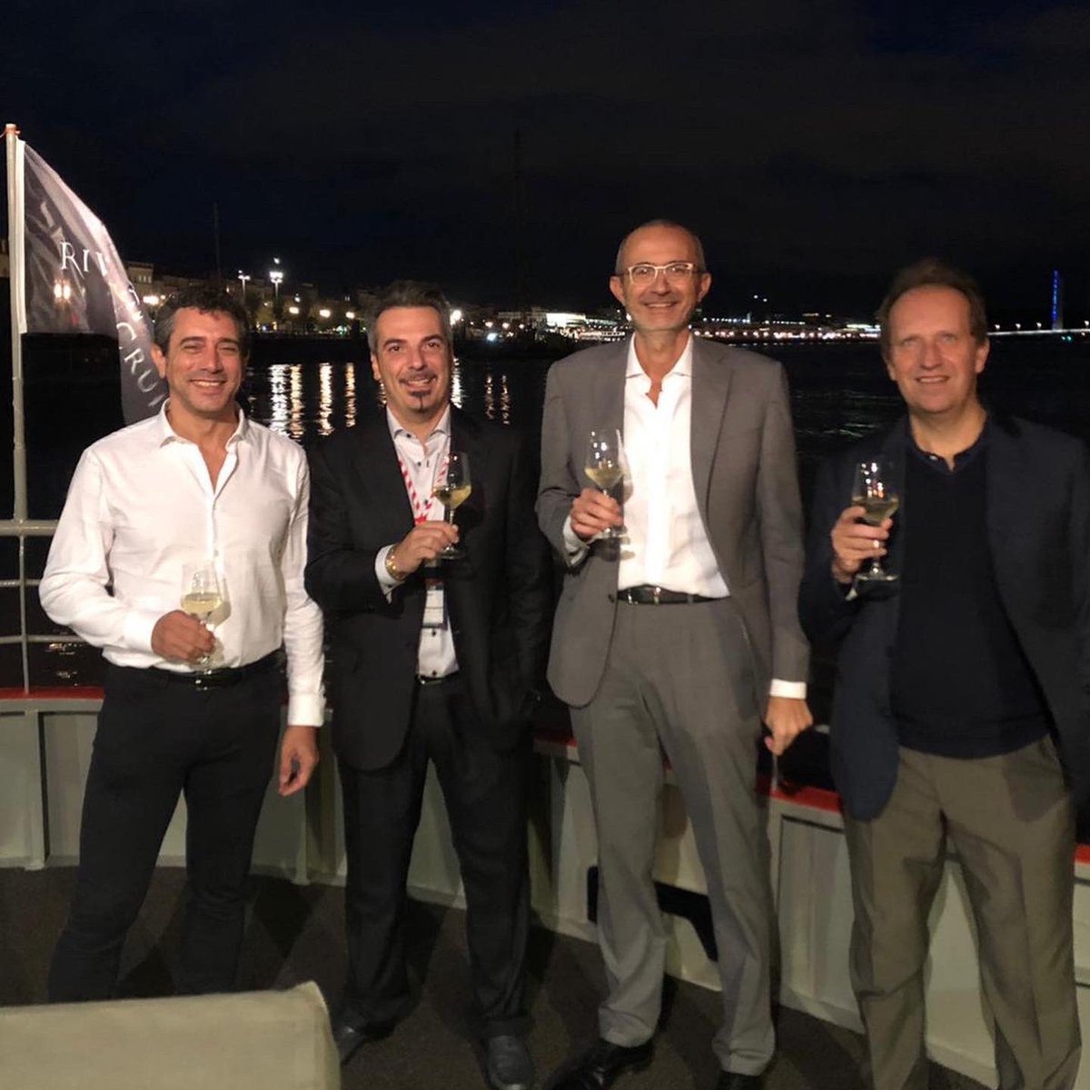 PCA_Broker_SpA's tweet photo. #Pcaonstage #brokerslink2019 #pcateam #fuelyourfuture https://t.co/JacE8bdTJh