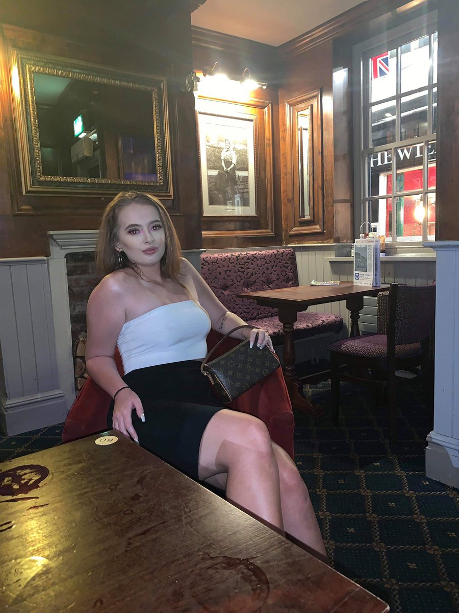 Princess_Becka_'s tweet image. I deserve it all, so start giving it to me. 👸🏻

  #findom #paypig #findomme