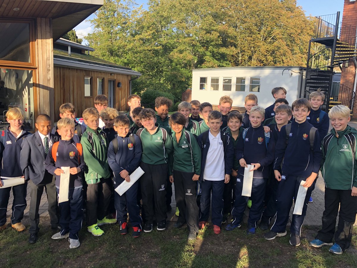 Eliz_CollSport's tweet image. EC Y7 Football tour has returned home. Thanks to all at Stroud School for their hospitality. #won2,drew1,lost1!