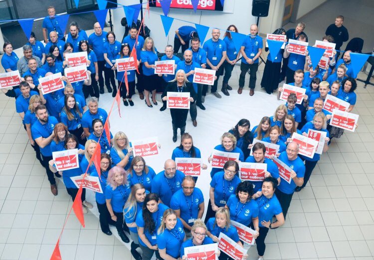 _Keungz_NFT's tweet photo. Looking good @CEOmacclesfield !! #LoveOurColleges .... I remember when you were a perfect student of ours @TraffordCollege #backintheday #FEworks https://t.co/Mv8hIKThYX