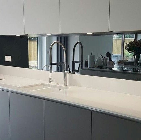 Look at this gorgeous modern kitchen setting with a MIRROR SPLASHBACK enhancing the whole look!! 😍
Go for Mirror Splasback♥ - Instead of utilizing individual glass tiles, go for a cutting edge look.
▫
#mirrorcitysydney #kitchendecor #mirrorsplashback #glasssplashback #decor