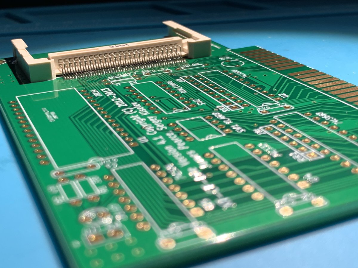 KutilDomaci's tweet image. Dnes pro změnu pájím Compact Flash. (easy flash už bylo dost.) 😁 #soldering #xtcflite #compactflash #ObrázkyZmikroskopu