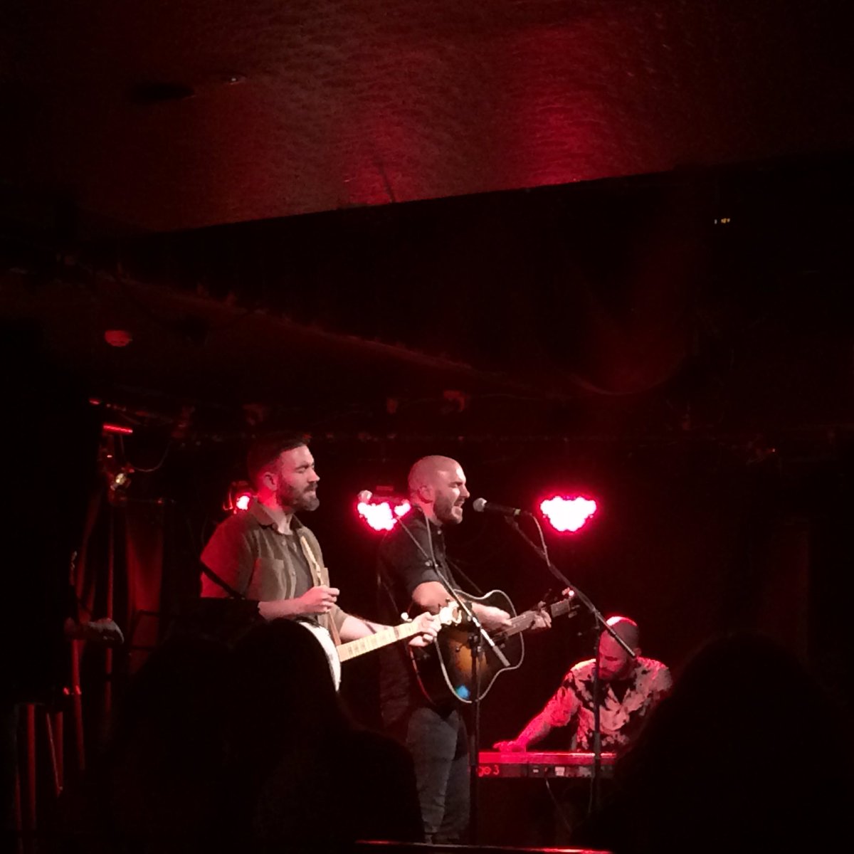 KochaShiroi's tweet photo. Haunting #tunes from @CryMonsterCry and great sounds from #RobCunningham @whelanslive tonight https://t.co/nMErFDhsum