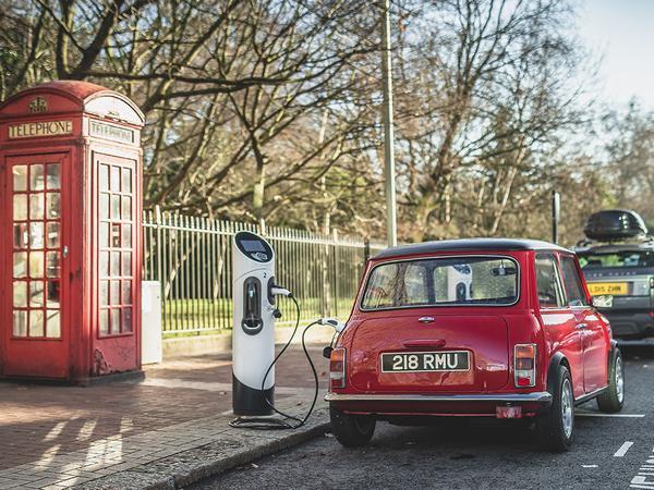PistonHeads's tweet image. Off the shelf engine swaps have been big business for decades; now it&apos;s the turn of electric powerplants... pistonheads.com/news/ph-ev/swi…
#SwindonPowertrain #CrateEngine #EV #PistonHeads