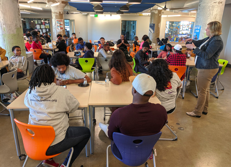 _CodeCrew's tweet photo. Day 2
Jade Clark & Margaret Oldham of @AgLaunch
talking to the teens participating in #48HourLaunch at Crosstown High, also our own
@Mekaeg is providing some guidance as well.
Tomorrow is the presentation to the judges and we will have more on that later today.
#gritgrindcode https://t.co/8DtqNwVfXX