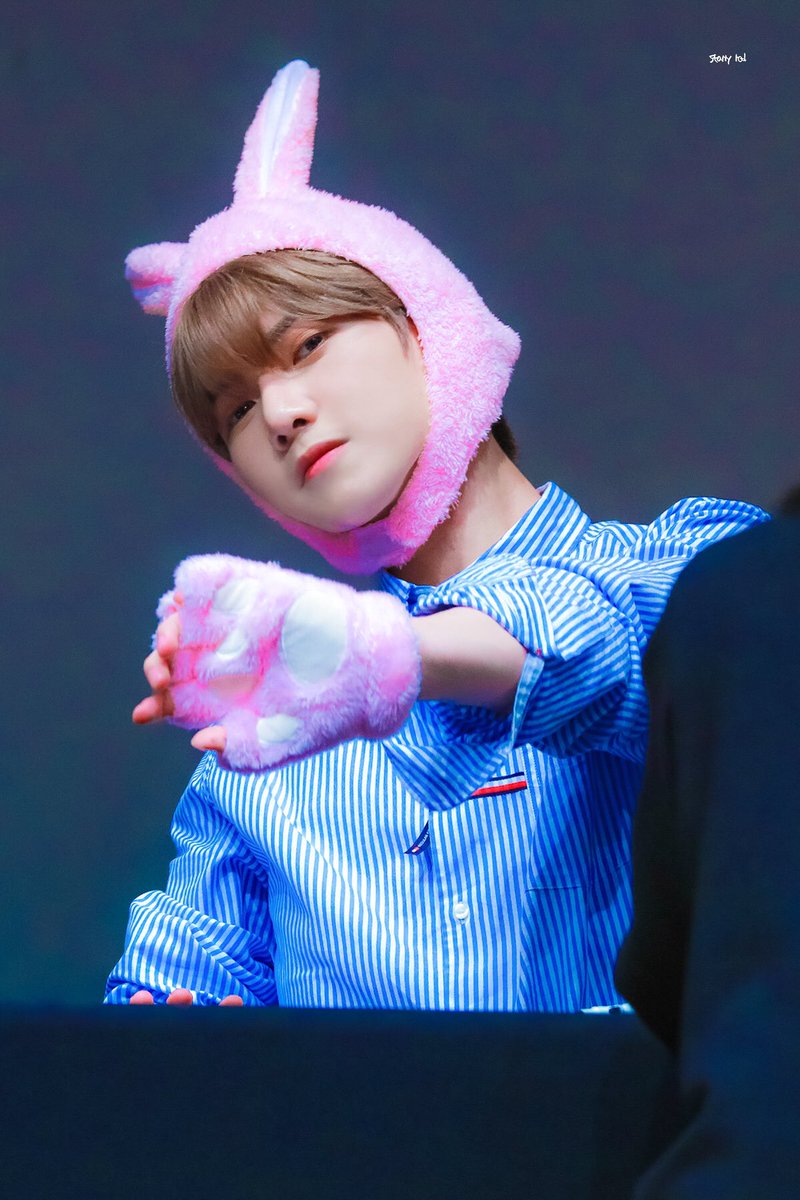 StarryRed615's tweet photo. 191017 용산 팬싸 

오늘 하루도 너로 가득 채울랭💖💛

#강여상 #여상 #YEOSANG #ATEEZ #에이티즈 https://t.co/EbE471bFxW