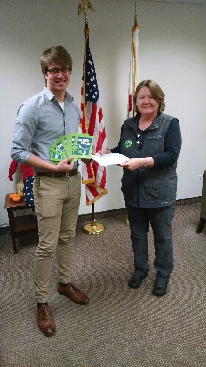 GreenTeam_IL's tweet photo. Special delivery! #GreenTeamIL volunteers have been visiting the offices of @RepUnderwood and @RepCasten this week, handing off our postcards and petition signatures to send this message: we're ready for #100by50! #greenteamaction https://t.co/DOzq03b64h