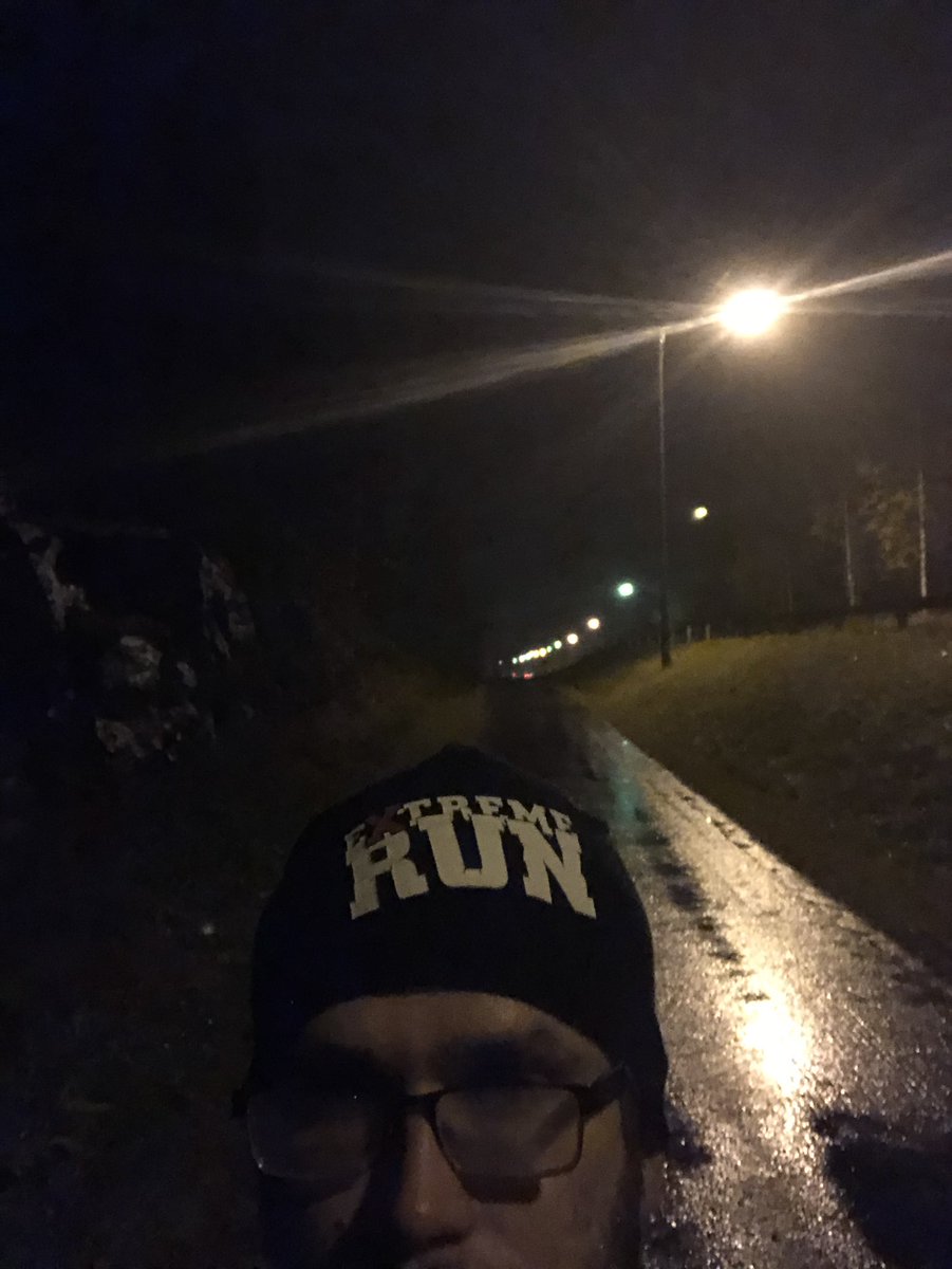 Pommin varma metodi. Mä hoidan fysiikat ja <a href="/KarnaTuomo/">Tuomo Kärnä</a> pelit, ainakin erän, ehkä...