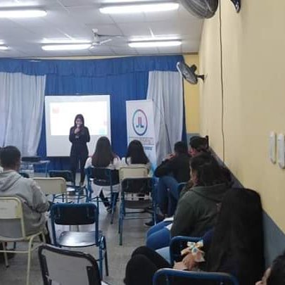 A través del programa #MiPrimerVoto capacitamos a alumnos de cuarto y quinto año turno tarde de la Escuela de Comercio Brigadier Juan Facundo Quiroga de la ciudad de #Chilecito.
Como siempre, estamos muy agradecidos por la participación de los jóvenes estudiantes y sus docentes.