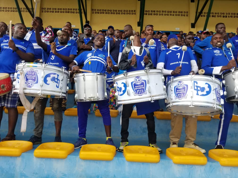 gikundiro4ever3's tweet photo. Umurindi wacu urukundu dukunda ikipe yacu @rayon_sports gahunda ntintugasaze twisasira @Bugeserafc1 isaha niyayindi mwakoze kudushyirira uyumukino kumasaha meza tuvuye mukazi @FERWAFA @MutabaziRich
#RayonIsEveryWhere 
#ForeverIsFamily https://t.co/hk4xpvoA3T