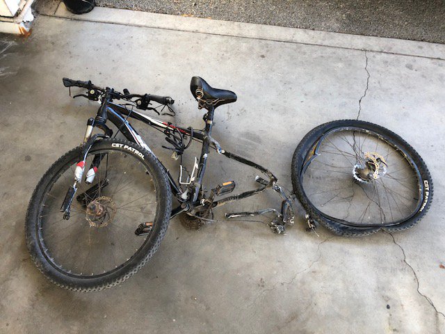 MorroBayPD's tweet photo. Help us identify the vehicle(pictured) or driver in a hit and run! Oct. 16 at approx. 7pm a male was riding his bike home from work north on 1400 block Quintana Rd . If you have info about the incident please call the Morro Bay Police Department or Crime Stoppers (805)549-STOP. https://t.co/zzTSdt7PEI