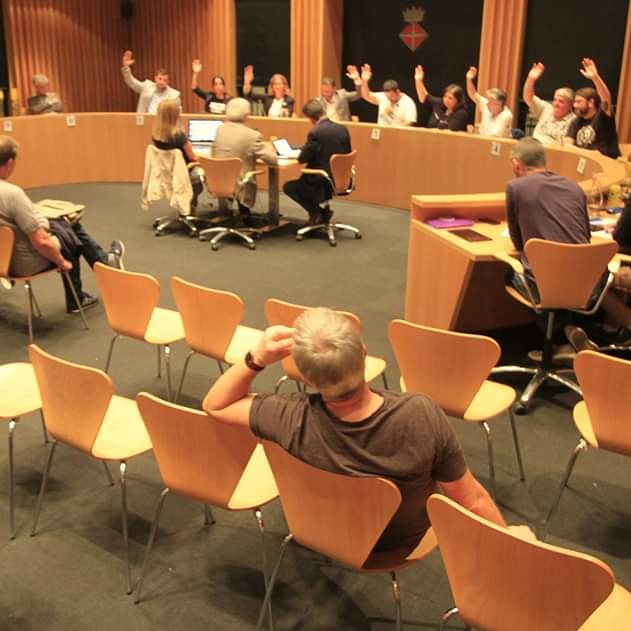 El govern de Blanes per primera vegada puja l’IBI un 4% només a les rendes més elevades per poder fer inversions i afavorir a les persones i famílies més desfavorides. 
✊🏻✊🏻✊🏻
#ConstruïmElFutur

blanes.cat/docweb/2019-10…