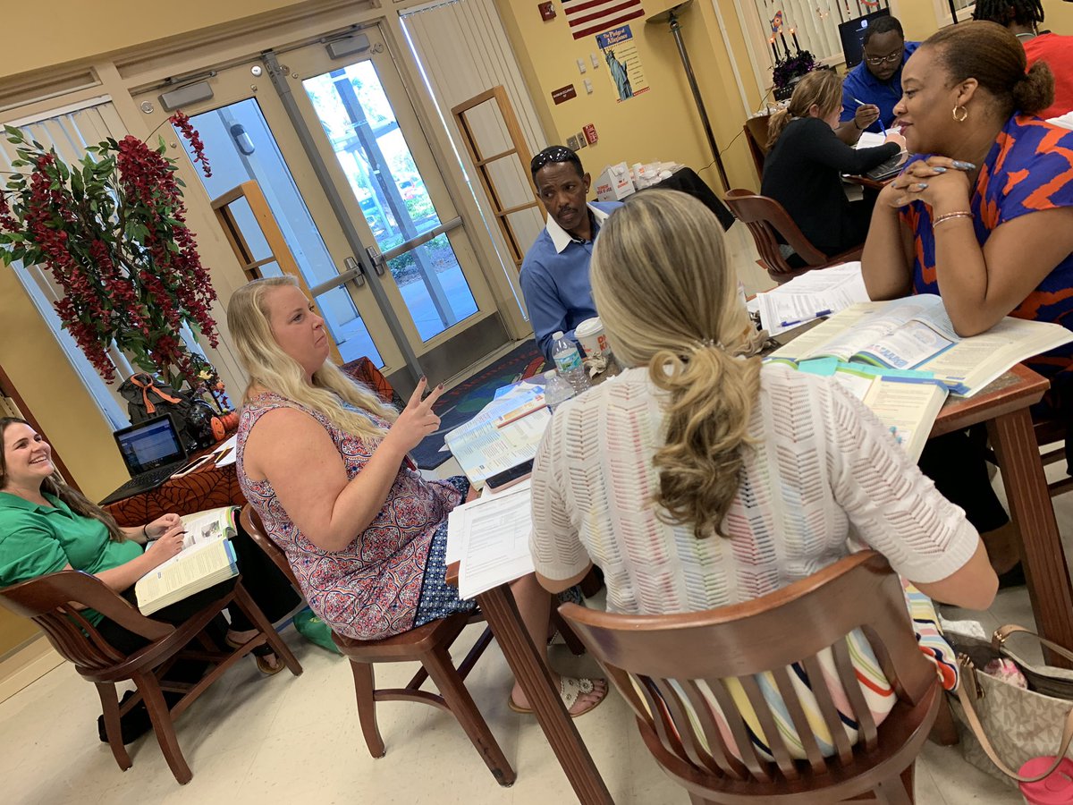 VernickaMurray's tweet photo. North Region 3rd Grade teachers exploring Craft and Structure in Informational Texts. ... @Area4SuptPBCSD @iTeach_JGS #offthegrid2020 https://t.co/M8t4HKxTmJ
