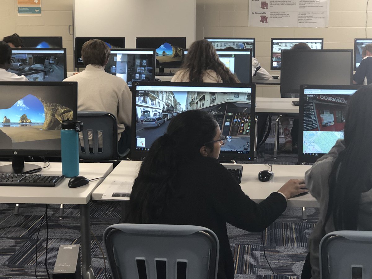 PHWorldLanguage's tweet image. French 3 students are navigating around Paris using Google Maps to find a secret location