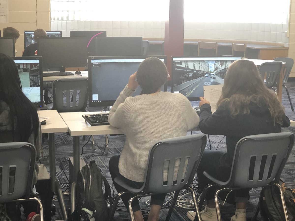 PHWorldLanguage's tweet image. French 3 students are navigating around Paris using Google Maps to find a secret location