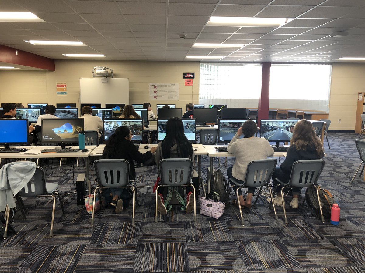 PHWorldLanguage's tweet image. French 3 students are navigating around Paris using Google Maps to find a secret location