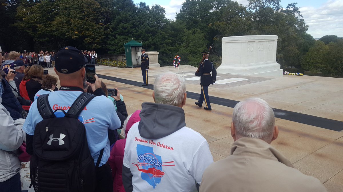 grhonorflight's tweet photo. Arlington Changing of the Guard https://t.co/czGylbbtAq