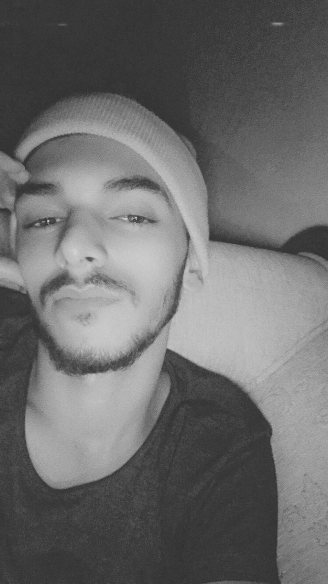 YOUNER_'s tweet photo. @yrnnckrr 😏 https://t.co/2QCVASdkxH