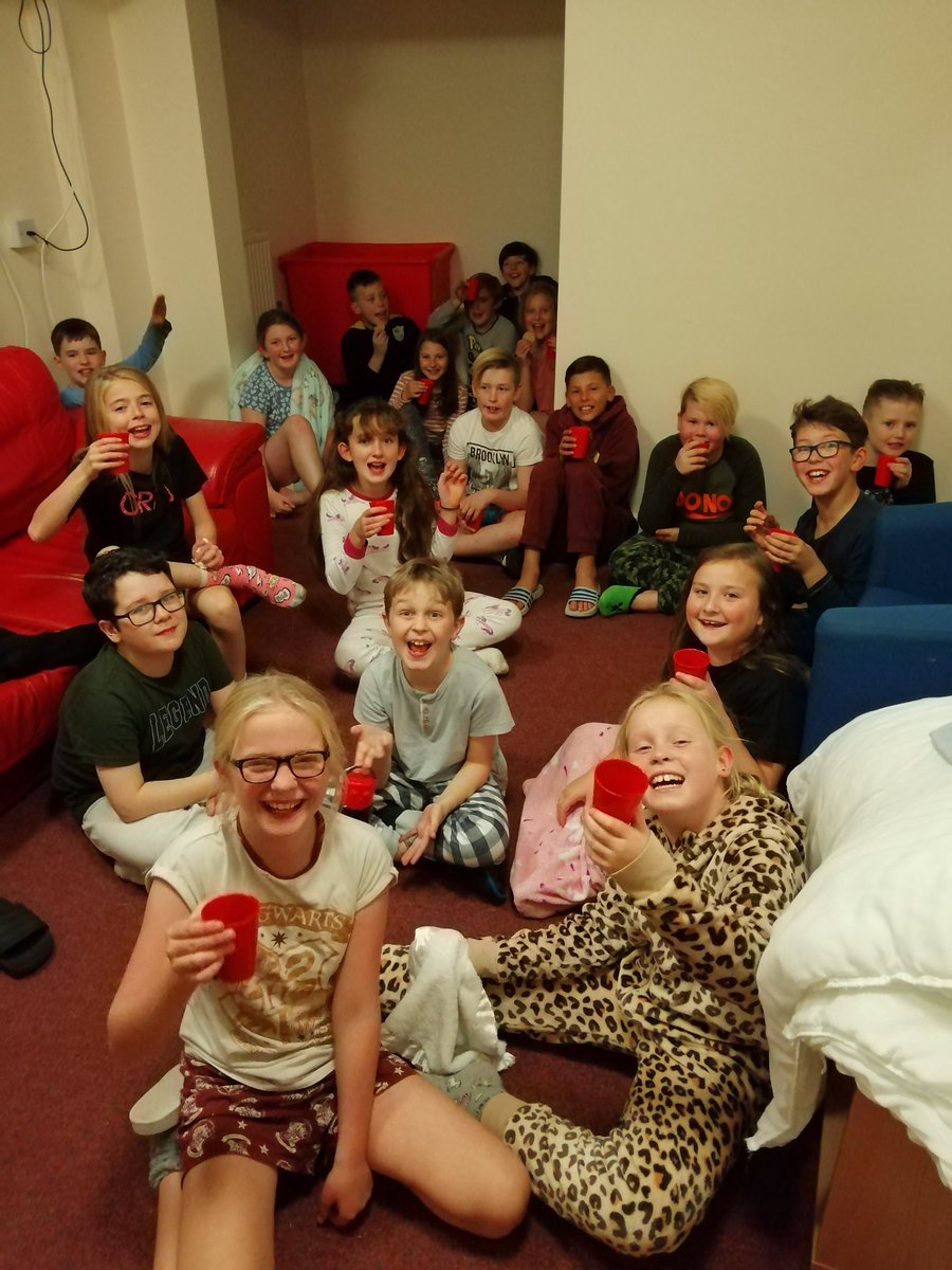 MrsRYear6's tweet photo. Last supper with hot chocolate and biscuits 🍪☕ https://t.co/ypQwQn0Exw