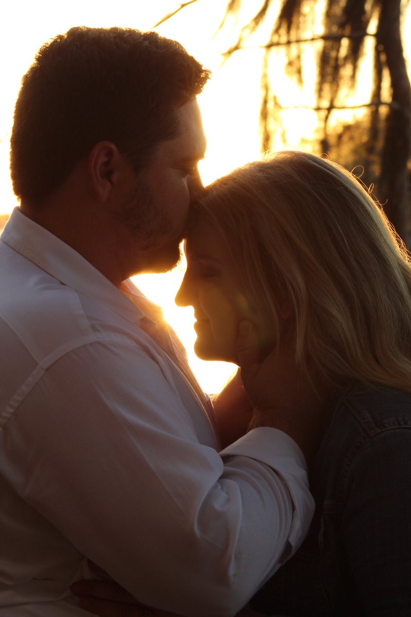 allisonbqualls's tweet photo. @morganAkirby is a beautiful photographer and a beautiful human. Thank you Morgan for our GORGEOUS pictures!!!!😍💗😭😭😭😭 https://t.co/RikFgDMzwF