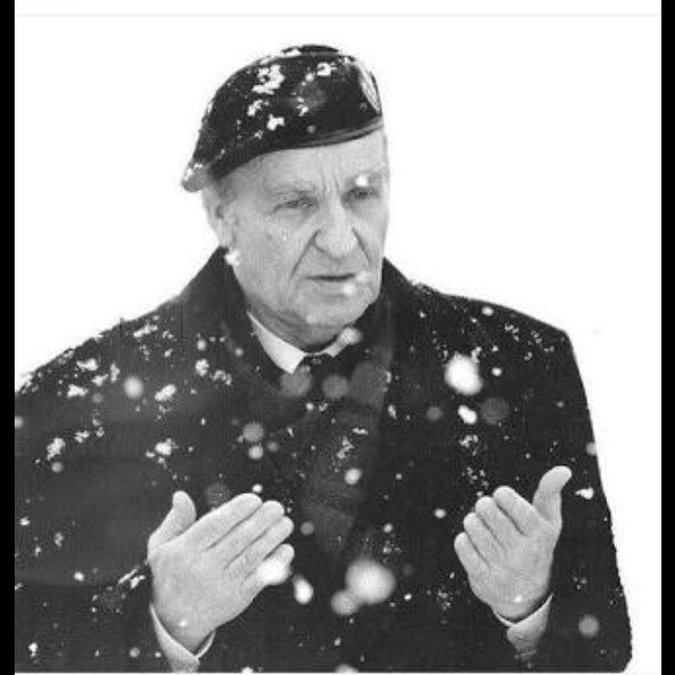 Kabile ve ulusun dar sınırlarından kurtulmak için kendinizi Müslüman olarak düşünmeye başlayın.

Aliya İzzetbegoviç