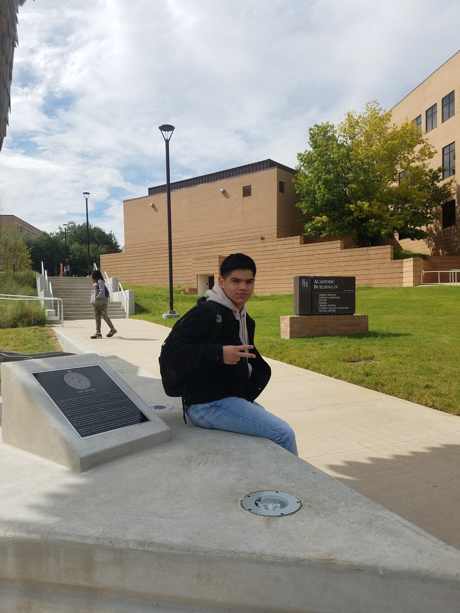AVID_SMHS's tweet photo. "You belong here" thank you Caesar, (advice for 1st gen Ss) you lead by incredible example! #becausewedo #limitless #thisisavid @SMCISD_AVID @SMHS_SMCISD @cryskelley9 @SanMarcosCISD @AVID4College @SMCISD_supe https://t.co/sta71XnmRJ