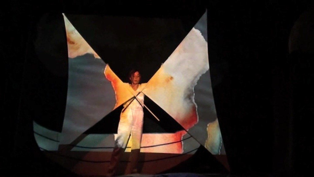 Notre Dame et les folies de Paris e la barca di Cos’è alla Ex Lavanderia per Umane Scitille il 18 e 19 ottobre allinfo.it/wp/2019/10/17/…